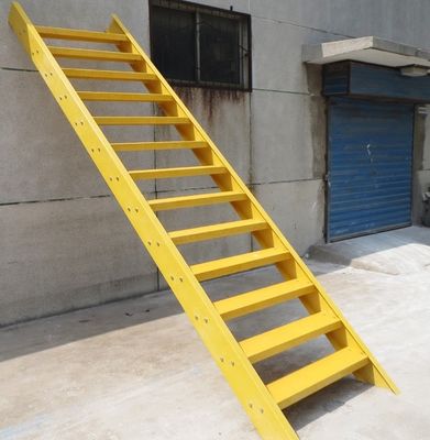 angepasste Glasfasertreppe Isolierte FRP-Industrietreppe für chemische Anlagen