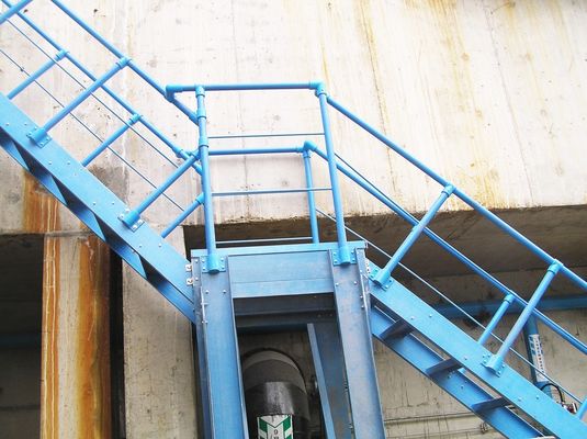 Stromkraftwerke Isolierleiter Glasfaserverstärkte Kunststoff-Treppenleiter mit Handschraubern