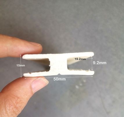Glasfaser-Gelenkprofil für die Verknüpfung von Platten durch Schneidedienst und Pultrusionstechnik